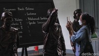 Hari ini diperingati sebagai hari kebangkitan nasional yang ditandai dengan pendirian organisasi modern Boedi Oetomo pada 1908.   