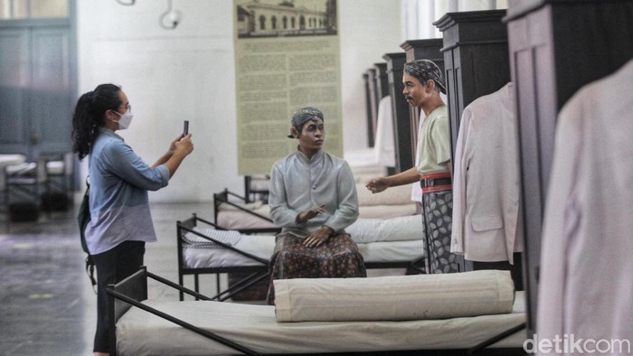 Pengunjung melihat diorama di Museum Kebangkitan Nasional di Jl Abdul Rahman Saleh, Jakarta, Kamis (20/5/2021).