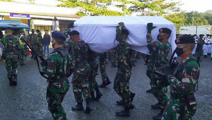 Jenazah Praka M Alif Nur Angkotasan tiba di Ambon.