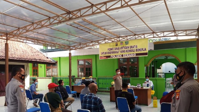 Kegiatan swab pemudik di lima wilayah Kabupaten Bekasi. Foto dikirim Kapolsek masing-masing.