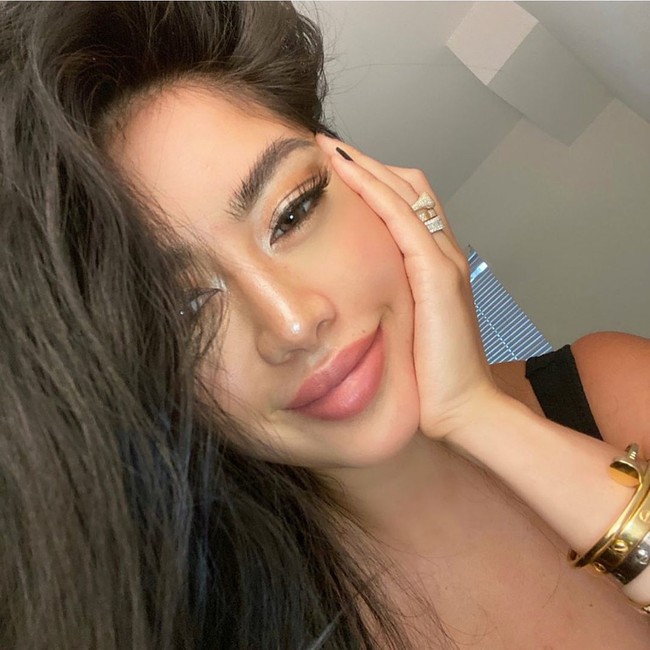 Dalam beberapa tahun terakhir, Lee mencoba membangun kariernya sebagai DJ di Las Vegas. Meski sukses di internasional, ia mengaku darah Asia masih mengakar padanya. Foto: Instagram @kimlee