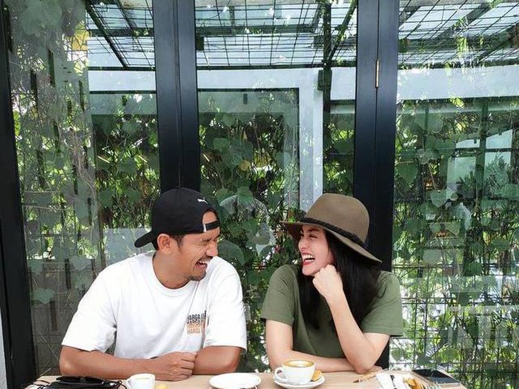 Burger hingga Steak Salmon, Ini Menu Kulineran Ririn dan Ibnu Jamil di Amerika