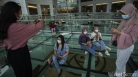 Lebih enak jika datang sore hingga malam hari, karena tidak panas dan pemandangannya juga indah.  