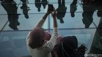 Lantai Kaca PIM 3 Diserbu Warga