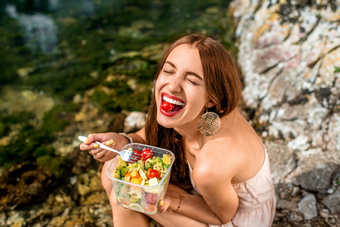 Makan sehat bisa bikin bahagia Kenapa Makanan Bisa Memberi Rasa Bahagia? Ini Alasan Ilmiahnya