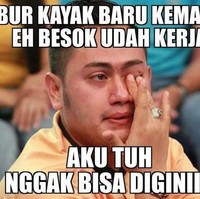 Bagai mimpi buruk yang jadi kenyataan nih. Baru bersenang-senang habis liburan, eh harus menghadapi kenyataan kalau besok sudah kembali bekerja. Semangat ya! Foto: Me.me