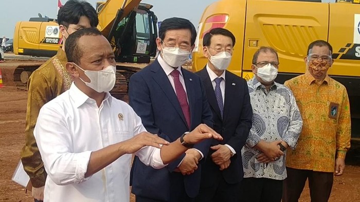 Menteri Investasi Bahlil Lahadalia di Kawasan Industri Batang