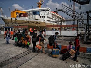 Momen Arus Balik Perdana Pemudik Kapal Laut di Jakarta
