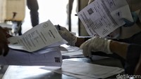 Biasanya tim kesehatan memeriksa dokumen swab antigen dan PCR yang valid pada hari itu juga.