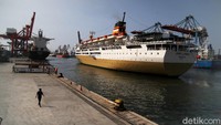 Kapal Pelni Dorolonda ini merupakan kapal perdana arus balik yang masuk di Pelabuhan Tanjung Priok.