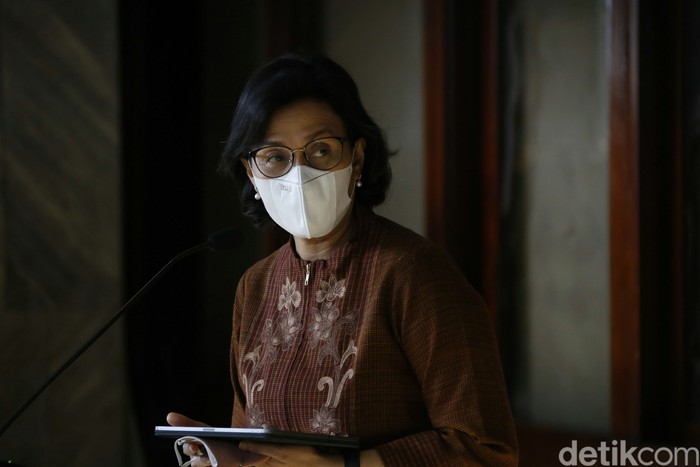 Momen Ketua DPR dan Menkeu Sampaikan Ekonomi Makro 2022 Ketua DPR RI Puan Maharani didampingi anggota dewan dan Menteri Keuangan Sri Mulyani Indrawati, menyampaikan kerangka kebijakan ekonomi makro dan pokok-pokok kebijakan fiskal (KEM PPKF) tahun 2022, di Kompleks Parlemen Senayan, Jakarta, Kamis (20/05/2021).