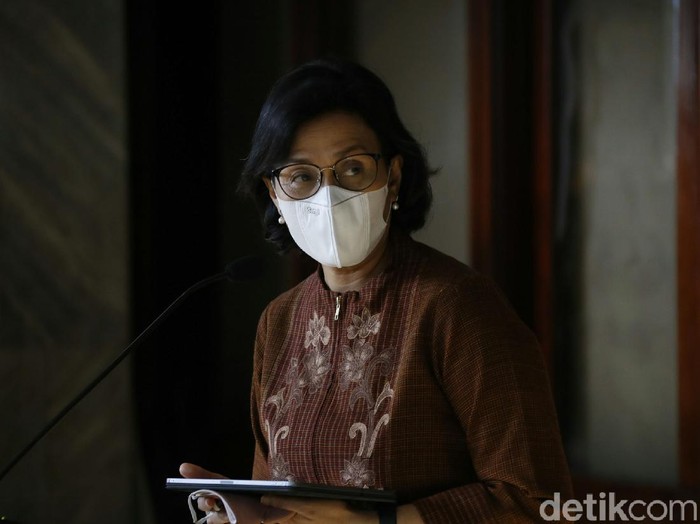 Ketua DPR RI Puan Maharani didampingi anggota dewan dan Menteri Keuangan Sri Mulyani Indrawati, menyampaikan kerangka kebijakan ekonomi makro dan pokok-pokok kebijakan fiskal (KEM PPKF) tahun 2022, di Kompleks Parlemen Senayan, Jakarta, Kamis (20/05/2021).