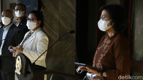 Ketua DPR RI Puan Maharani didampingi anggota dewan dan Menteri Keuangan Sri Mulyani Indrawati, menyampaikan kerangka kebijakan ekonomi makro dan pokok-pokok kebijakan fiskal (KEM PPKF) tahun 2022, di Kompleks Parlemen Senayan, Jakarta, Kamis (20/05/2021).