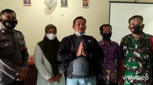 MR minta maaf terkait protesnya soal toa masjid di Gading Serpong, Tangerang MR minta maaf terkait protesnya soal toa masjid di Gading Serpong, Tangerang. Foto tangkapan layar video dari Kapolres Tangsel AKBP Iman Imanuddin
