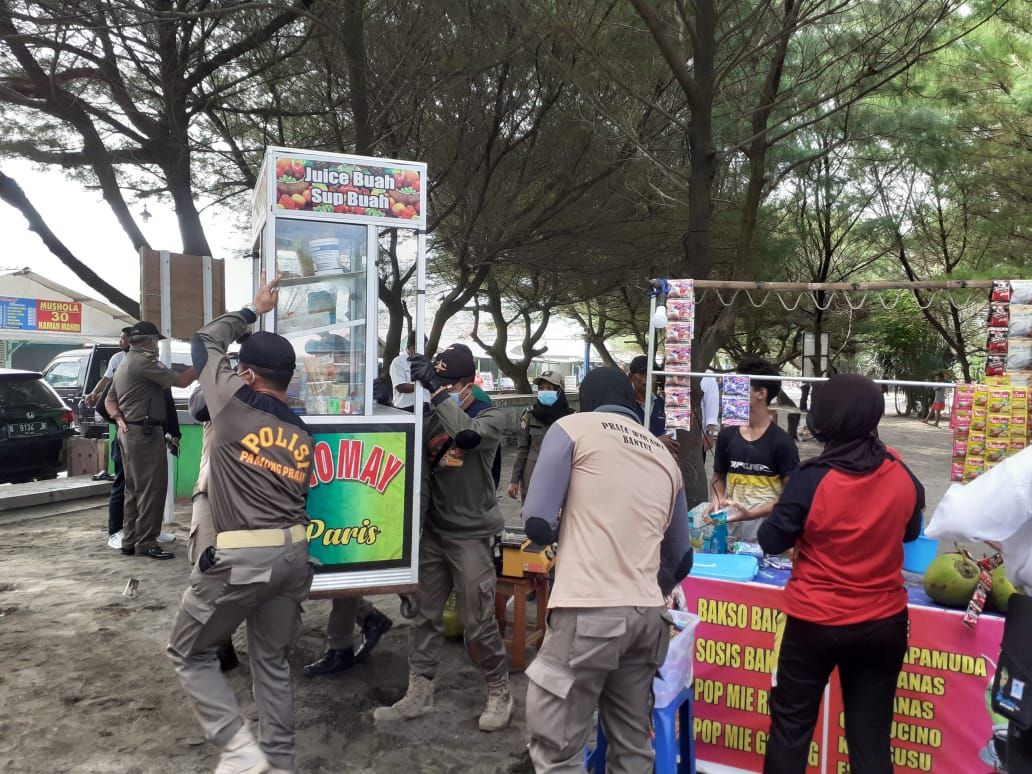 Pantai Parangtritis ditertibkan Satpol PP