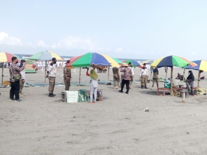 Pantai Parangtritis ditertibkan Satpol PP