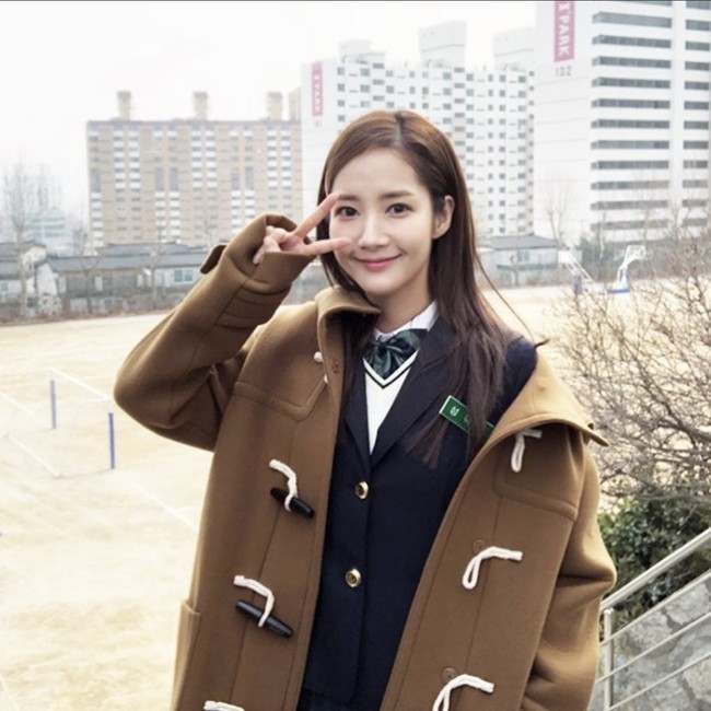 Park Min Young tampil sekilas sebagai anak SMA di drama Korea Her Private Life. Foto yang dibagikan lewat akun Instagram  -nya ini menampilkan dirinya di umur 32 tahun. Foto: dok. Instagram rachel_mypark