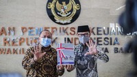 Adapun penghargaan yang diraih Pemkot Bogor berupa predikat Wajar Tanpa Pengecualian (WTP)atas Laporan Keuangan Pemerintah Daerah.