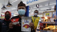 Launching produk UMKM ini dilakukan langsung oleh Wali Kota Bandung Oded M Danial di Indomaret Jalan Pasir Kaliki, Kota Bandung, Kamis (20/5/2021). Launching produk UMKM ini dilakukan langsung oleh Wali Kota Bandung Oded M Danial di Indomaret Jalan Pasir Kaliki, Kota Bandung, Kamis (20/5/2021).