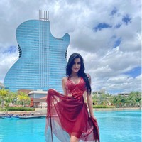 Dalam bidang sosial, Radinela Chusheva punya impian bisa membantu memperbaiki hidup anak-anak yang tidak memiliki rumah. Foto: Instagram/@radinela.chusheva