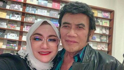 Ricca Rachim Istri Rhoma Irama yang Awet Muda di Usia 62