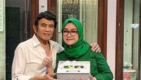 Momen romantis Rhoma Irama dan Ricca Rachim. Foto: Instagram @riccarhoma