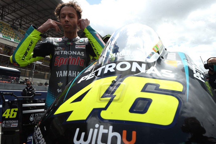 Petronas Yamaha SRTs Italian rider Valentino Rossi  waits on the grid, prior the French MotoGP, on May 16, 2021, in Le Mans, northwestern France. -  (Photo by JEAN-FRANCOIS MONIER / AFP)