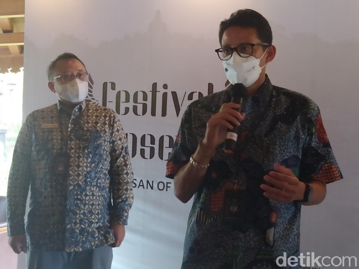 Sandiaga Uno di Candi Borobudur
