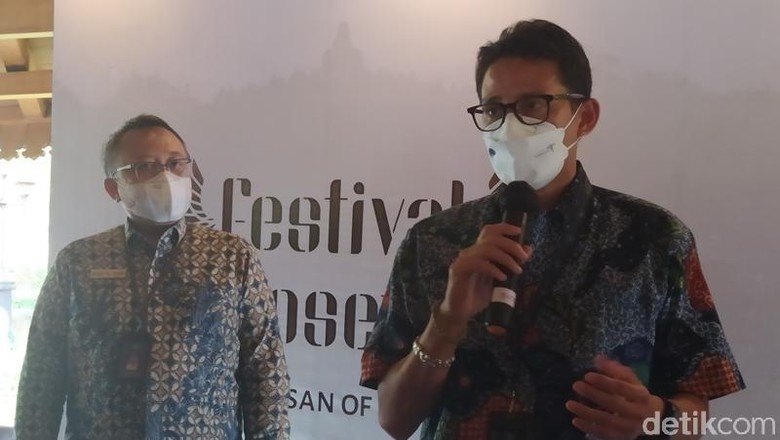 Sandiaga Uno di Candi Borobudur Sandiaga Uno di Candi Borobudur