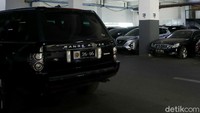 Pengamat lalu lintas sekaligus Ketua Presidium Indonesia Traffic Watch (ITW), Edison Siahaan, menyebut tak ada urgensinya anggota DPR menggunakan pelat nomor tersebut. Malah, Edison mengkhawatirkan penggunaan pelat nomor khusus ini membuat anggota DPR melanggar lalu lintas tanpa ditilang.