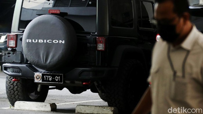 Anggota DPR RI kini memiliki pelat nomot khusus untuk kendaraan dinas. Dikhawatirkan penggunaan pelat ini membuat mereka melanggar lalu lintas tanpa ditilang.