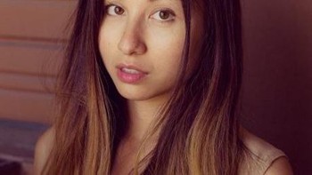 Adalah Amanda Rosenberg, Marketing Manager Google Glass yang menurut berbagai sumber dikabarkan memikat hati Brin. Rosenberg kerja di Google sejak 2008 dalam berbagai posisi. Gadis berparas menawan ini berkebangsaan Inggris. Rosenberg awalnya bekerja di Google wilayah London. Ia kemudian pindah ke kantor pusat Google di San Francisco pada awal tahun 2012. Foto: Daily Mail