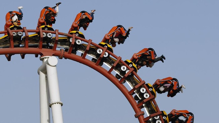 People enjoy a ride at an amusement park during Eid al- Fitr celebrations, that mark the end of the Muslim holy fasting month of Ramadan, in Baghdad, Iraq, Sunday, May 16, 2021. (AP Photo/ Hadi Mizban)