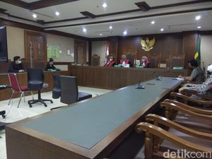 Hakim Tunda Pembacaan Putusan Gugatan Polusi Udara
