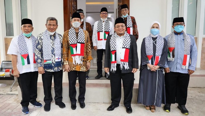 Sinergi Dukungan dan Solidaritas Ketum PAN untuk Palestina Ketua Umum PAN Zulkifli Hassan bertemu dengan sejumlah tokoh dan pimpinan ormas Islam. Pertemuan itu salah satunya membahas mengenai dukungan untuk Palestina.