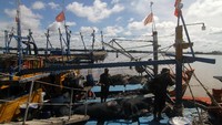 Kapal ilegal asing itu tak sekedar merugikan negara karena aksi pencuriannya saja, melainkan juga karena juga merusak lingkungan. Dengan demikian, total kapal asing yang sudah ditindak KKP sepanjang 2021 ini mencapai 92 kapal.  