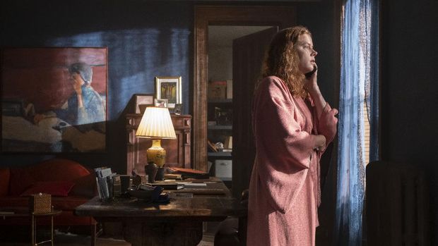 Woman in the Window (2021), L to R: Brian Tyree Henry as Detective Little, Amy Adams as Anna Fox, Gary Oldman as Alistair Russell, and Jeanine Serralles as Detective Norelli