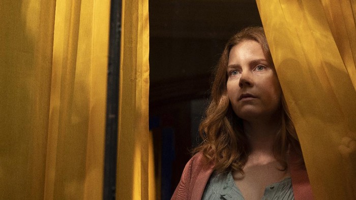 Woman in the Window (2021), L to R: Brian Tyree Henry as Detective Little, Amy Adams as Anna Fox, Gary Oldman as Alistair Russell, and Jeanine Serralles as Detective Norelli