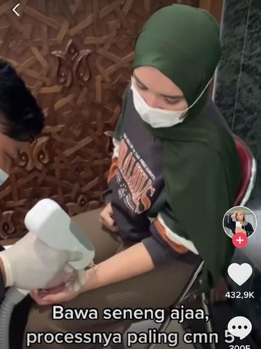 Kisah Jayne Salma Cross yang menghapus tato di tangannya.