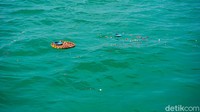 Masyarakat lain dihimbau untuk tidak mengikuti larungan atau sedekah laut. (Mochamad Saifudin/detikcom)
