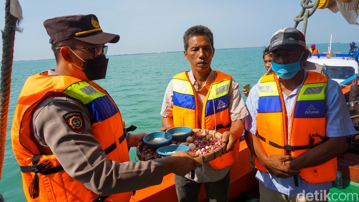 Tradisi Sedekah Laut di Demak