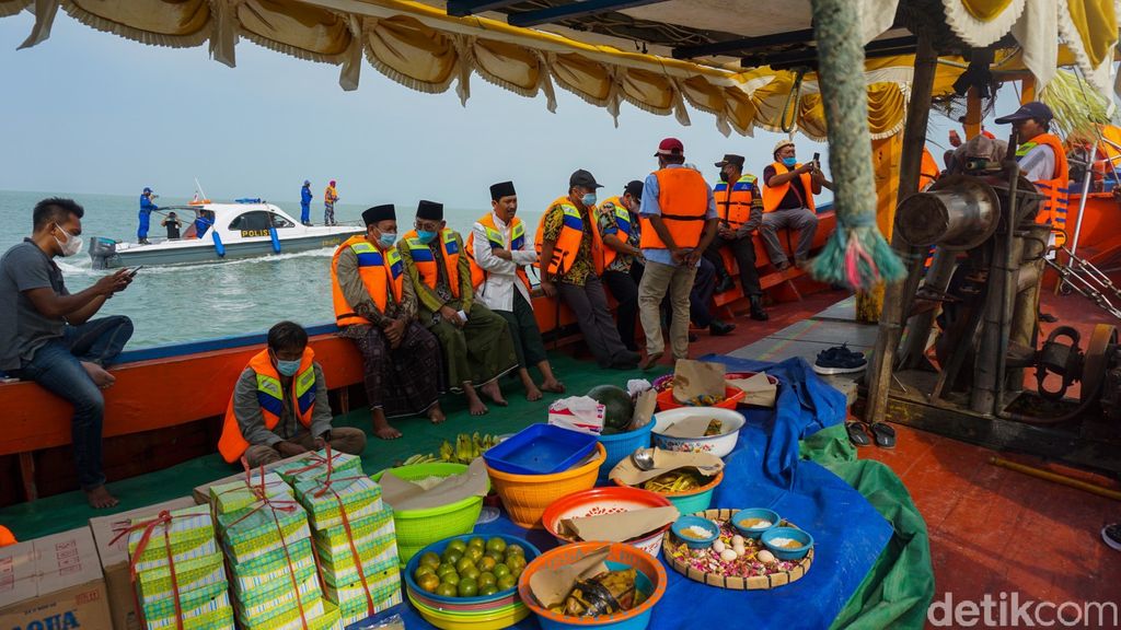 Tradisi Sedekah Laut di Demak