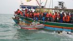 Foto Sedekah Laut Jepara Melarungkan Kepala Kerbau