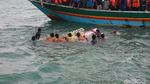 Foto Sedekah Laut Jepara Melarungkan Kepala Kerbau