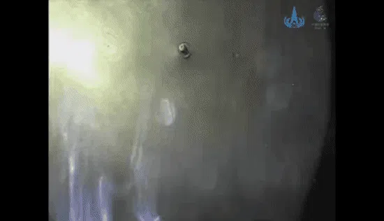 Foto pertama rover Zhurong dari Mars