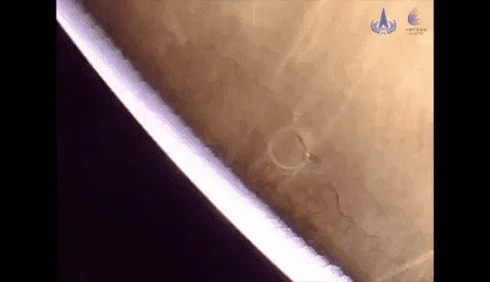 Foto pertama rover Zhurong dari Mars