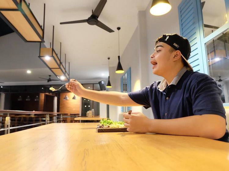 Segara Menikah, Ameer Azzikra tak Lagi Kulineran Sendiri