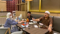 Di tengah santernya kabar perceraian antara Muhammad Alvin Faiz dan Larissa Chou, sang adik Ameer Azzikra justru dikabarkan akan menikah. Foto: Instagram @ameer_azzikra