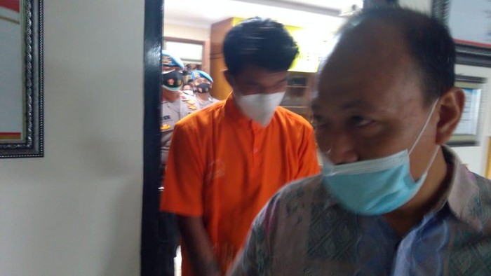 Anak anggota DPRD Bekasi, tersangka kasus pencabulan ABG berbaju tahanan