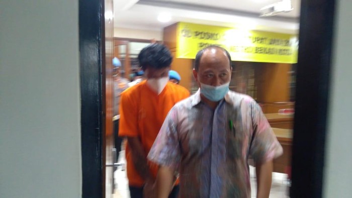 Anak anggota DPRD Bekasi, tersangka kasus pencabulan ABG berbaju tahanan